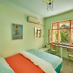 Vague Hostel