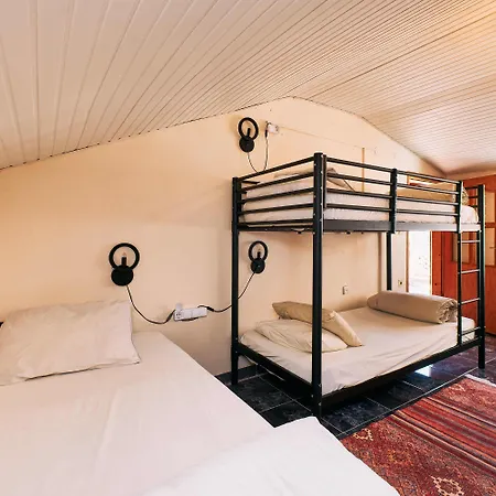 Vague Hostel *