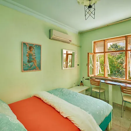 Vague Hostel