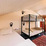 Vague Hostel *